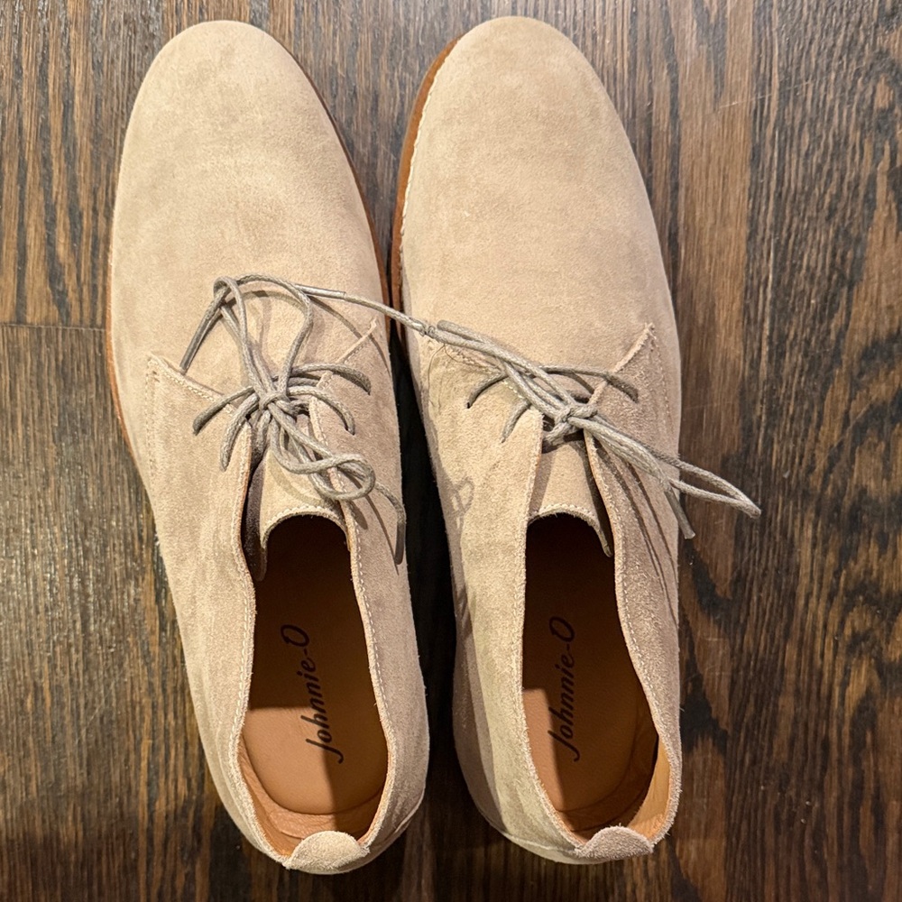 johnnie-O Men's Beige Chukka Boots